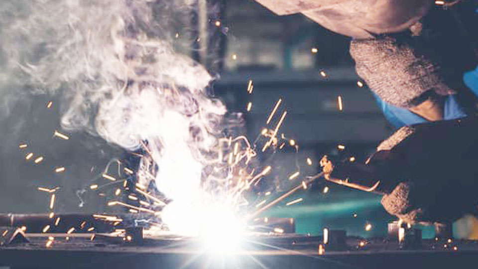 How Much Does a Welder Make an Hour in California
