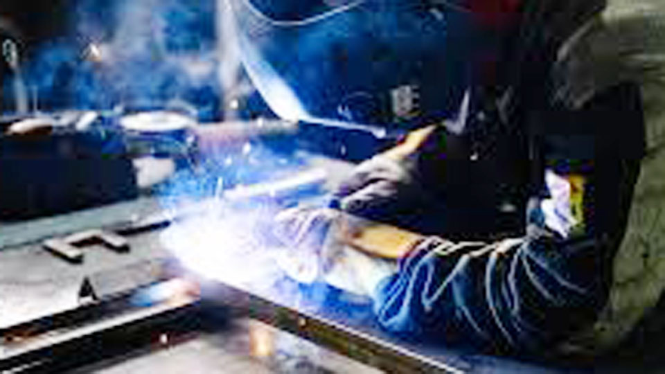 What Is the Average Hourly Wage for a Welder with No Prior Experience?