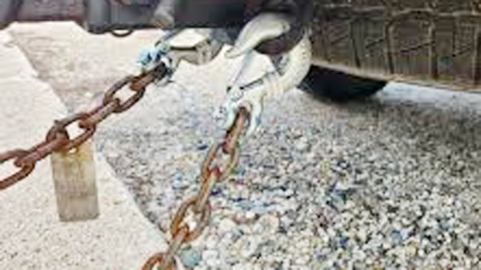 How Should Safety Chains Be Used with a Trailer Hitch 1 How Should Safety Chains Be Used with a Trailer Hitch