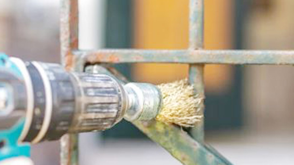 How to Repaint a Rusty Metal Gate