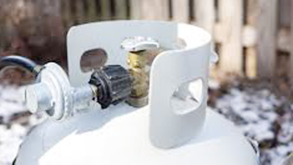 How-to-Unstick-the-Safety-Valve-on-a-Barbeque-Propane-Tank.jpg