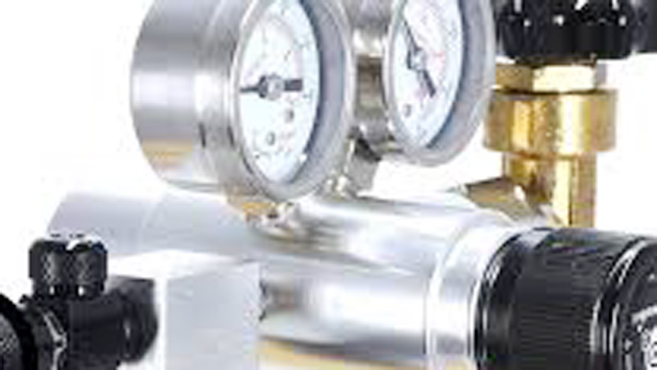 How-to-Use-the-Safety-Valve-on-CO2-Regulator.jpg