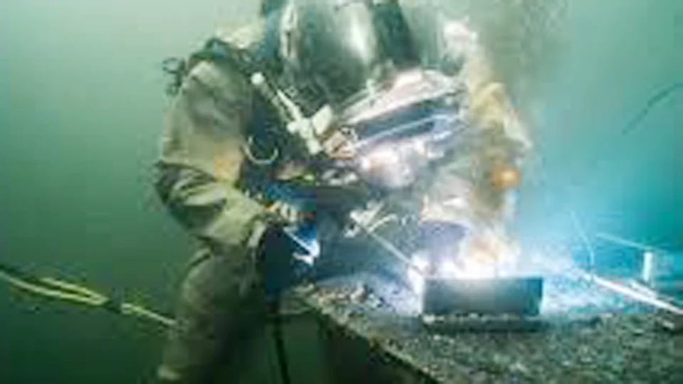 What Do You Need to Become an Underwater Welder